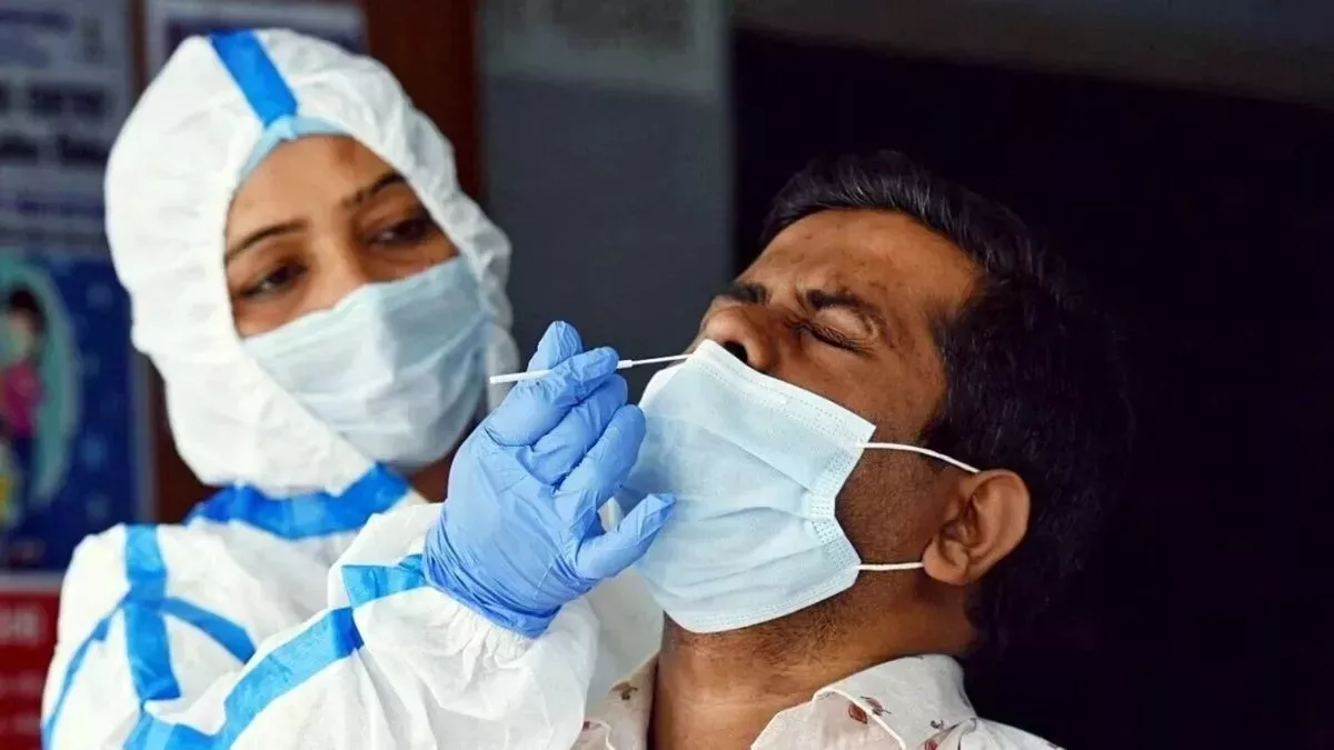 COVID-19 : क्या भारत में आ रही कोरोना की तीसरी लहर ? देश में लगातार बढ़ रहे मरीजों के आंकड़े, 3395 ऐक्टिव केसेस दर्ज