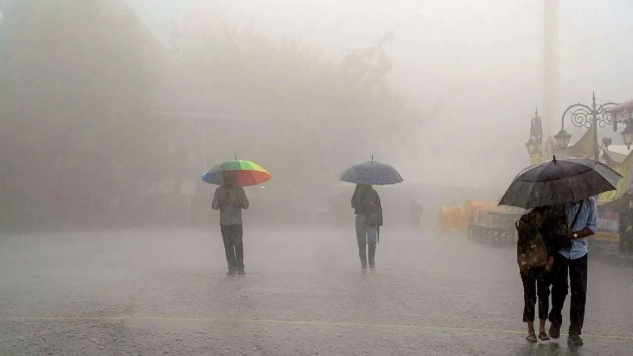 मौसम विभाग ने जारी की चेतावनी, 14 राज्यों में 2 जून तक होगी बारिश, 70 किमी/घंटा तक की तूफानी हवाएं चलने का अनुमान