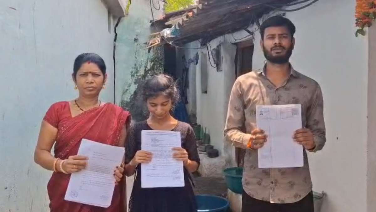 जिम्मेदारों की गलती का खामियाजा भुगत रहा किसान, PM किसान सम्मान निधि का पैसा पाने बैंक और कृषि विभाग का लगा रहा चक्कर, कब मिलेगा न्याय ?