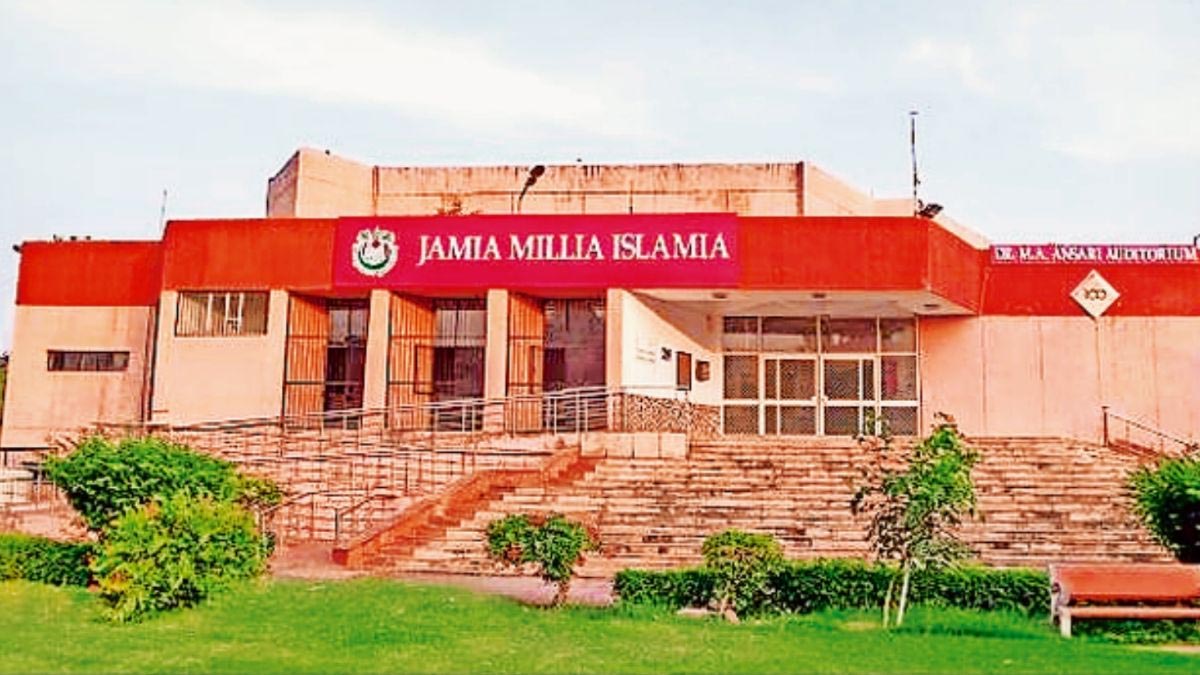 जामिया-इस्लामिया कैंपस हिंसा मामले में 7 छात्र निष्कासित, यूनिवर्सिटी प्रबंधन ने 20 से ज्यादा को कारण बताओ नोटिस जारी किया