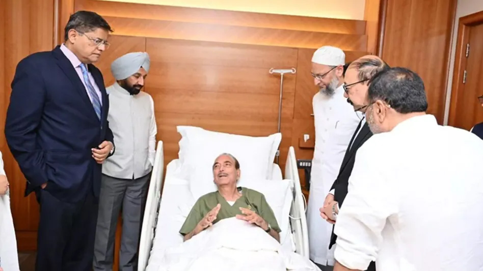 सर्वदलीय प्रतिनिधिमंडल के कुवैत दौरे के दौरान गुलाम नबी आजाद की बिगड़ी तबीयत, अस्पताल में भर्ती
