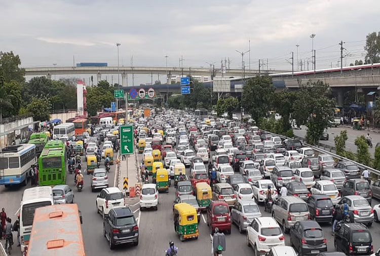 आयु पूरी कर चुके वाहनों पर दिल्ली सरकार की सख्ती; 30 तारीख के बाद ऐसे वाहन चलाने पर लगेगा जुर्माना, हो सकती है जेल