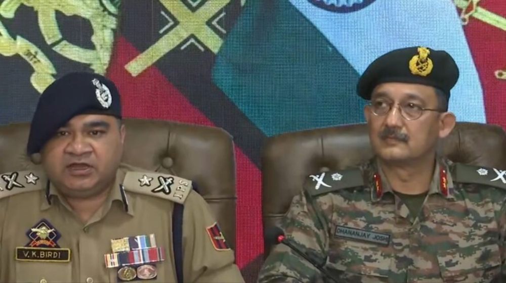 J&K में सेना और पुलिस की जॉइंट प्रेस कॉन्फ्रेंस, कहा- ‘48 घंटों के भीतर 6 आतंकवादी मारे गए’