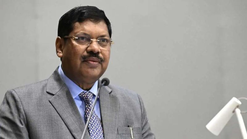 CJI गवई को रिसीव करने नहीं पहुंचे चीफ सेक्रेटरी और डीजीपी, नाराजगी जताते हुए बोले – ‘खुद सोचना चाहिए कि जो व्यवहार किया वह सही था या नहीं’