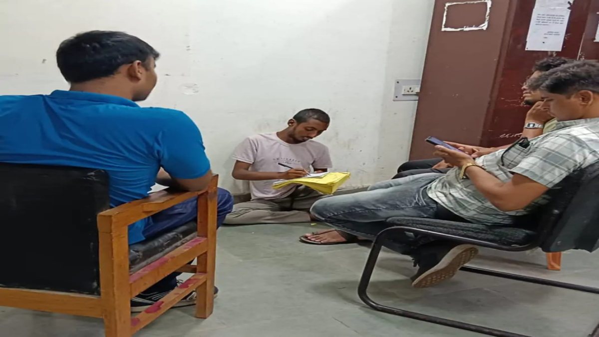 जबलपुर में पकड़ाया बांग्लादेशी युवक: एयरपोर्ट से सटे आर्मी एरिया में संदिग्ध हालत में मिला, पुलिस ने हिरासत में लेकर शुरू की पूछताछ  