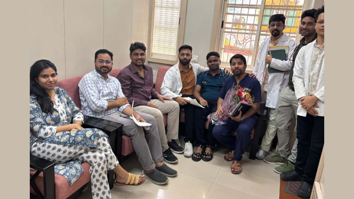 जूनियर डॉक्टर्स एसोसिएशन ने चिकित्सा शिक्षा विभाग के आयुक्त को सौंपा ज्ञापन, शीघ्र अनुबंध पदस्थापना की रखी मांग…