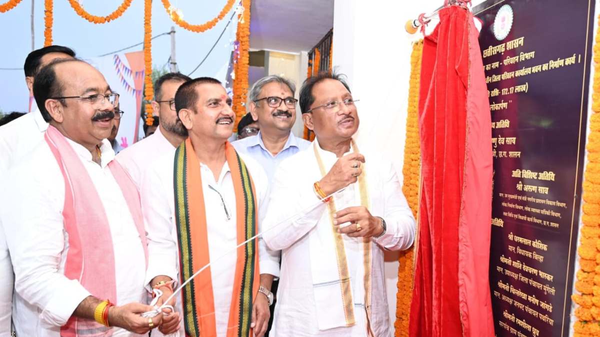 मुंगेली जिले में आयोजित समाधान शिविरों में पहुंचे CM साय, बेहतर शिक्षा, स्वास्थ्य और परिवहन सुविधा की दी सौगातें…