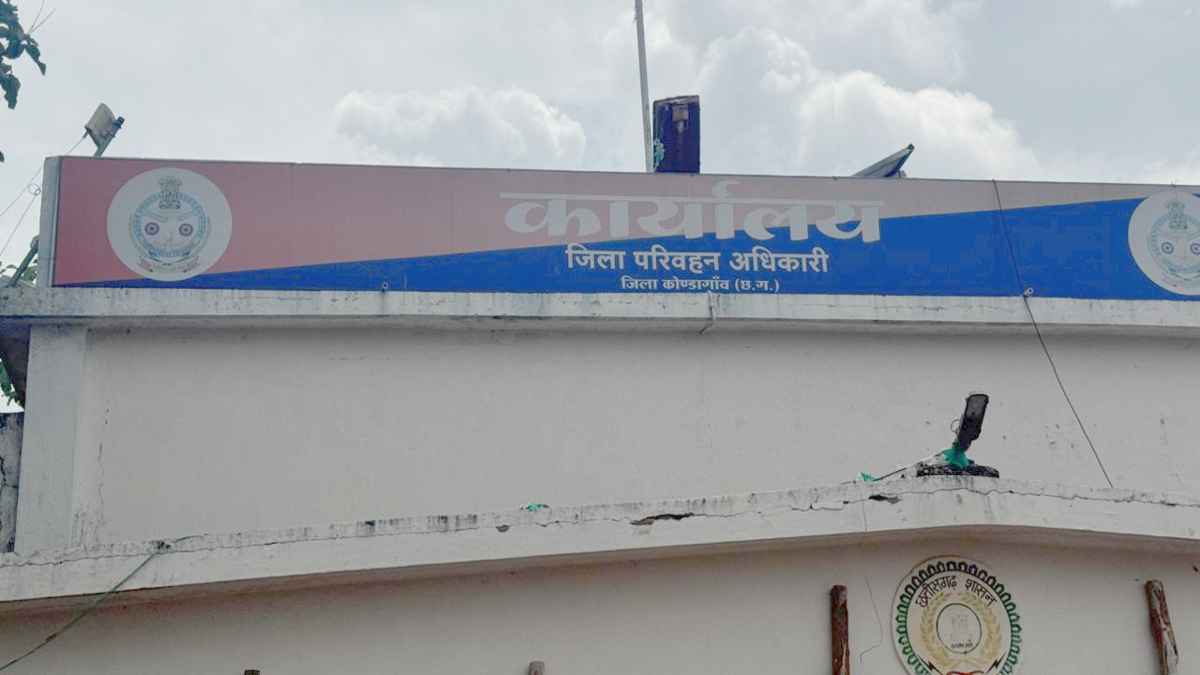 सुविधा केंद्र में अवैध वसूली : लोगों से ले रहे तय शुल्क से 2 हजार अधिक रकम, बिना ट्रायल लिए बना रहे ड्राइविंग लाइसेंस