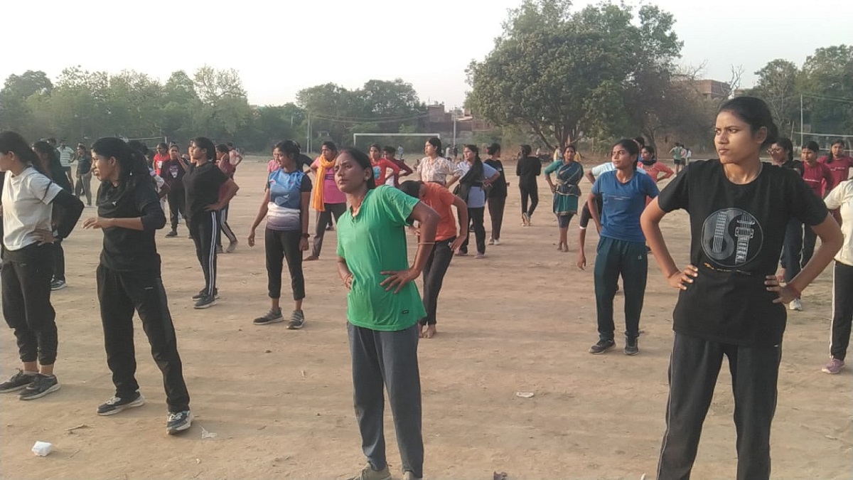 Bihar Home Guard Bharti 2025 : होमगार्ड के लिए फिजिकल टेस्ट, महिला- पुरुष अभ्यर्थी बहा रहे हैं पसीना