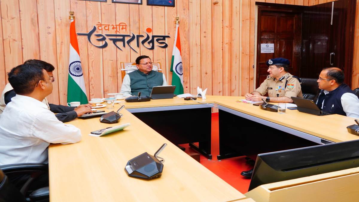 CM धामी ने की हाई-लेवल मीटिंग, शासन-प्रशासन और पुलिस को अलर्ट मोड पर रहने के दिए निर्देश