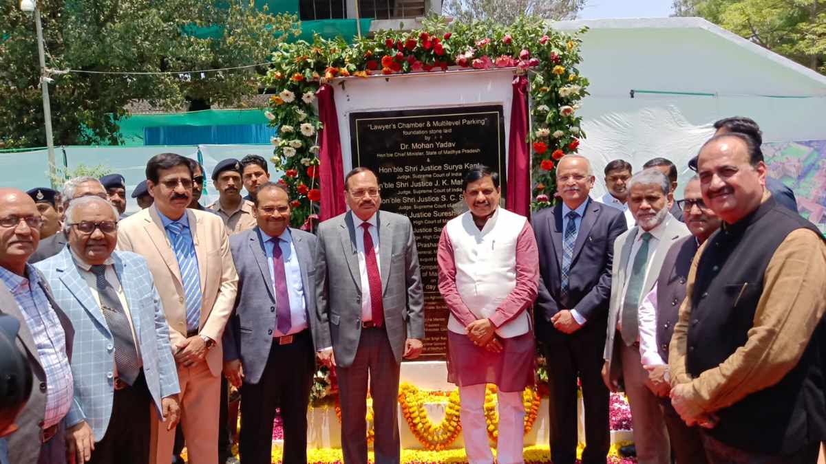 CM डॉ मोहन ने वकीलों को दी सौगात: लॉयर्स चैंबर और मल्टीलेवल पार्किंग का किया भूमिपूजन, 117 करोड़ की लागत से होगा निर्माण