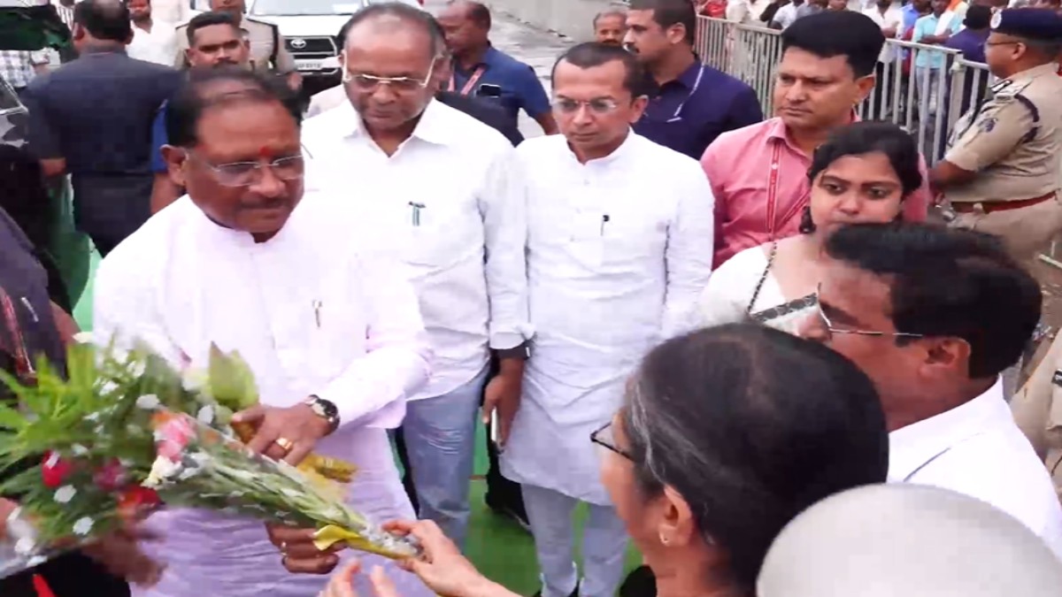 सुशासन तिहार का अंतिम दिन : CM विष्णुदेव साय पहुंचे धमतरी जिले के रुद्री गांव, जनता से कर रहे चर्चा