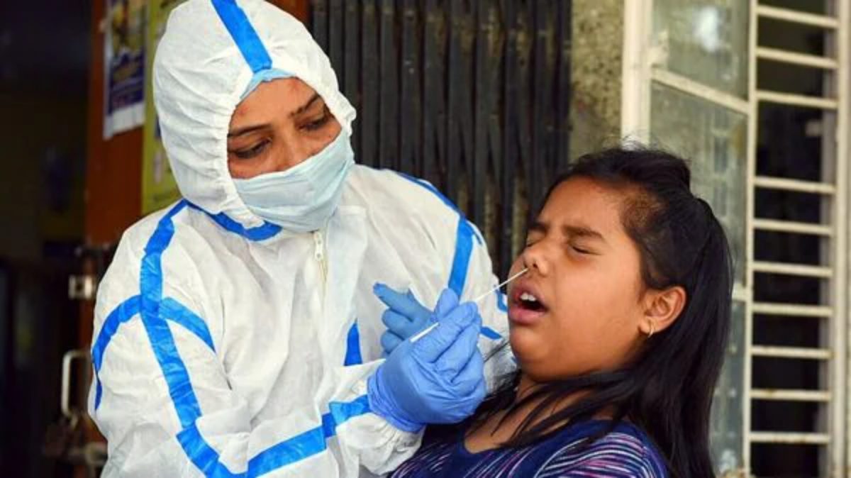Corona: देश में कोरोना का कहर जारी, अबतक 12 मौतें, एक्टिव केस की संख्या 1200 के पार, पटना AIIMS में महिला डॉक्टर समेत 7 पॉजिटिव
