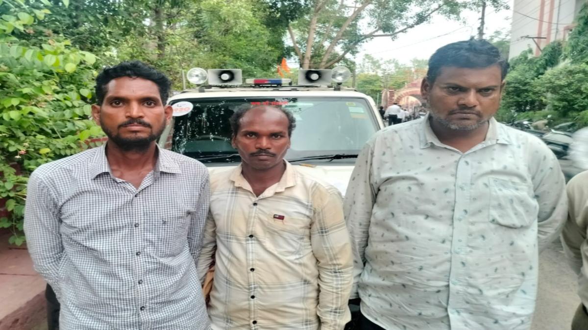 साइबर ठगी के खिलाफ पुलिस की बड़ी कार्रवाई: KYC के नाम पर 26 लाख का चूना लगाने वाले गिरोह का किया भंडाफोड़, 3 अंतरराज्यीय ठगों को ओडिशा से किया गिरफ्तार