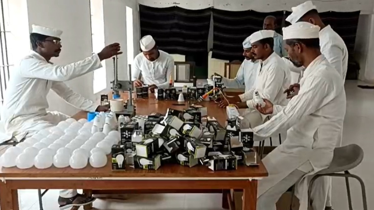 अच्छी पहल : सेंट्रल जेल में बंदी बन रहे आत्मनिर्भर, दी जा रही एलईडी बल्ब बनाने की ट्रेनिंग 