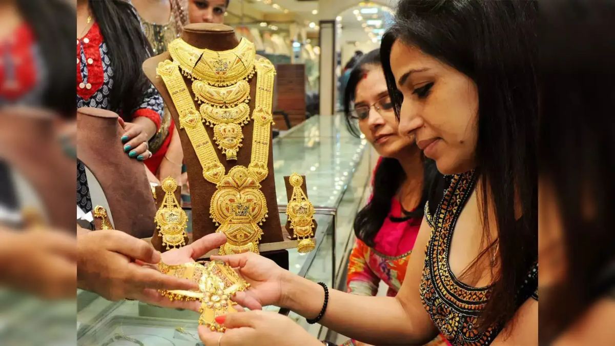 Gold Rate Update: हफ्तेभर में 4000 रुपये सस्ता हुआ सोना, 10 ग्राम 24 और 22 कैरेट गोल्ड का ये है लेटेस्ट रेट