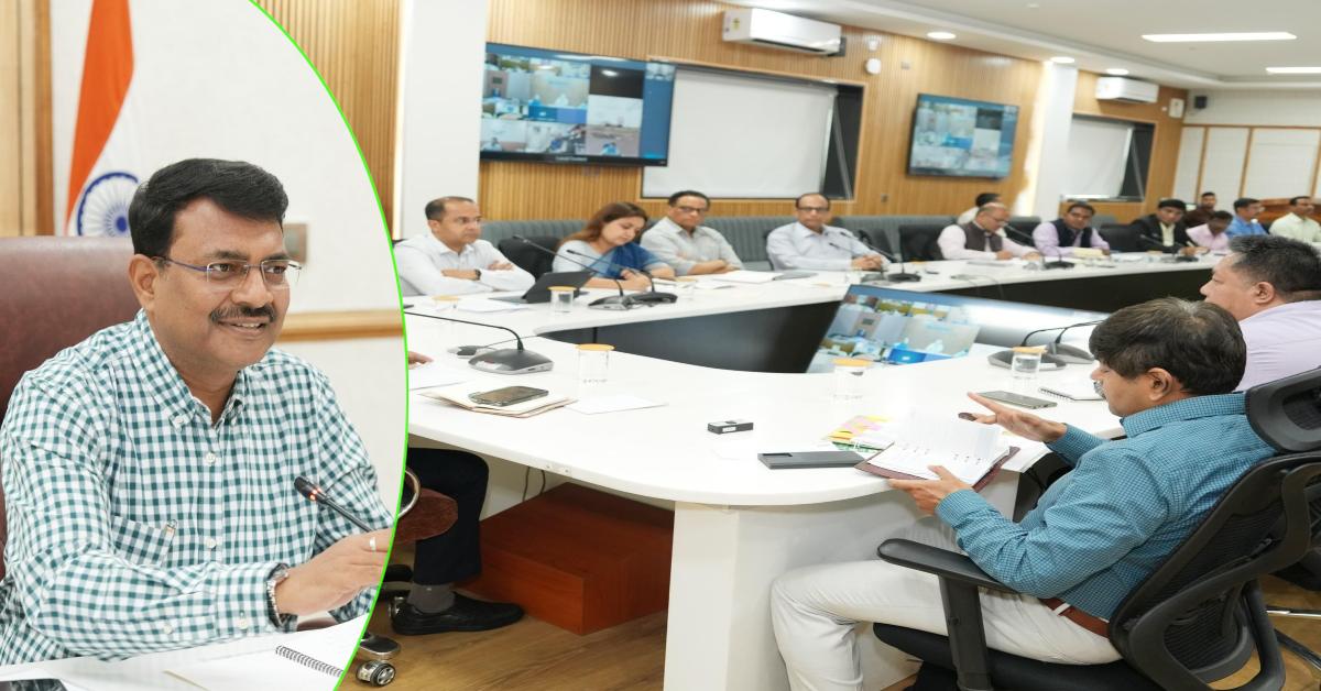 ‘अगले 10 वर्षों के लिए लक्ष्य निर्धारित करें’, मुख्य सचिव ने जिलाधिकारियों को दिए कड़े निर्देश, कहा- स्वदेशी उत्पादों को बढ़ावा दिया जाए