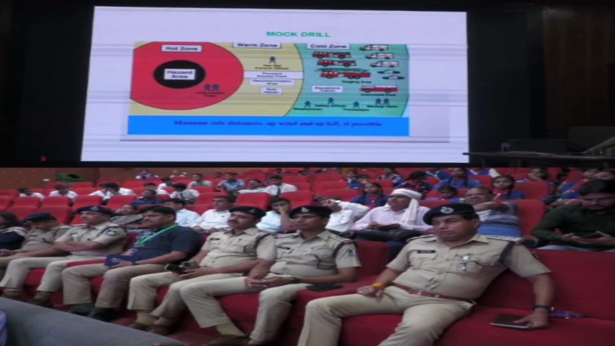 ग्वालियर में टेबल टॉप एक्सरसाइज बैठक: जल-थल-वायु सेना, NCC कैडेट्स समेत DRDE के अफसर हुए शामिल, मॉकड्रिल को लेकर बनी रणनीति