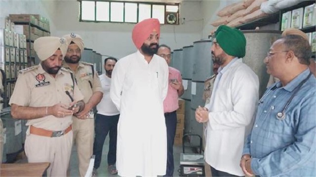जेल मंत्री पहुंचे कैदियों से मिलने, देखी सुरक्षा व्यवस्था