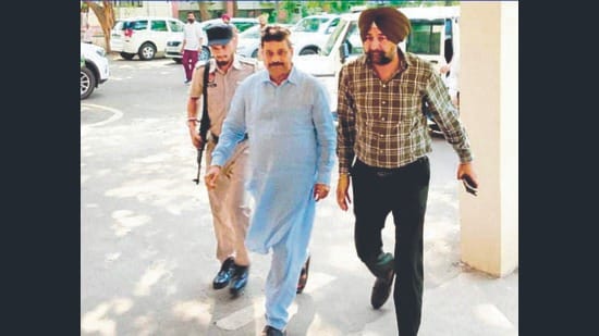 विधायक रमन अरोड़ा की गिरफ्तारी के बाद देर रात हुआ मेडिकल