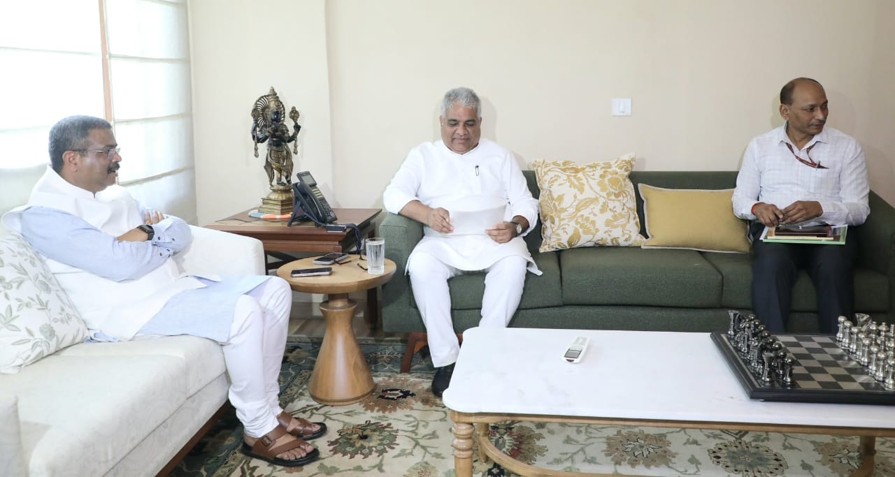 संबलपुर चिड़ियाघर विकास योजना : धर्मेंद्र प्रधान ने की भूपेन्द्र यादव से मुलाकात