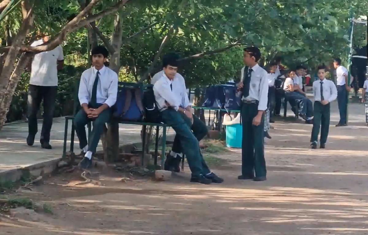 India-Pakistan ceasefire: जम्मू-कश्मीर, पंजाब और राजस्थान में हालात सामान्य, बाजार-स्कूल खुले, कल रात सांबा-बाड़मेर में दिखे थे ड्रोन, सेना बोली- फिलहाल पूरी तरह से शांति