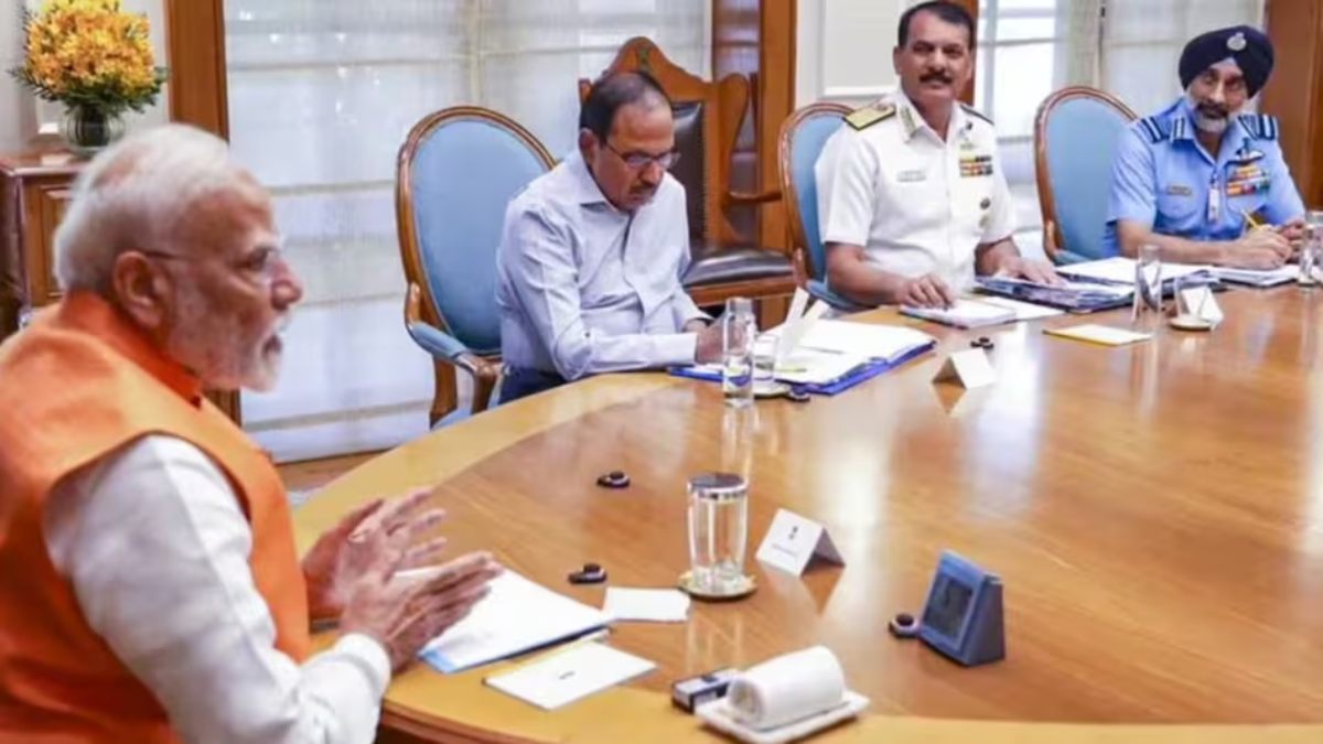 पाकिस्तान पर हमले का काउंटडाउन शुरूः पीएम मोदी ने एयरफोर्स चीफ के साथ की हाई लेवल मीटिंग, एक दिन पहले नेवी चीफ के साथ की थी बैठक