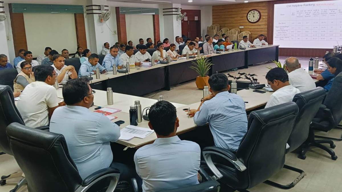 इंदौर में सरकारी दफ्तर अब पूरी तरह डिजिटल: ऑनलाइन होगा काम, ऑफलाइन फाइल देने पर होगी कार्रवाई