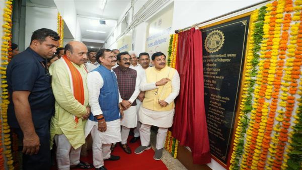 अब एक क्लिक पर मिलेंगे 100 साल पुराने राजस्व रिकॉर्ड, जबलपुर में प्रदेश के पहले हाईटेक राजस्व रिकॉर्ड रूम का CM डॉ मोहन ने किया उद्घाटन 