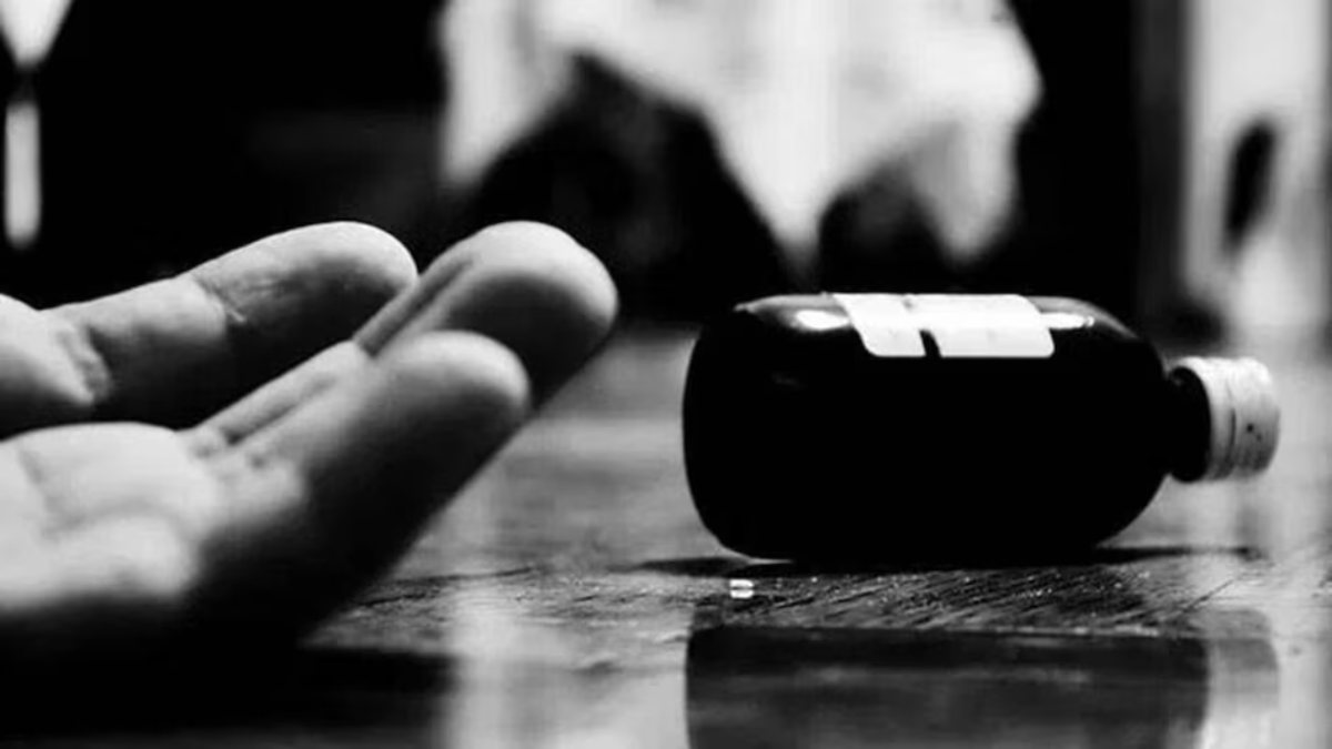 कांग्रेस नेता ने की आत्महत्या, होटल के कमरे में इस हालत में मिली लाश, मचा हड़कंप  