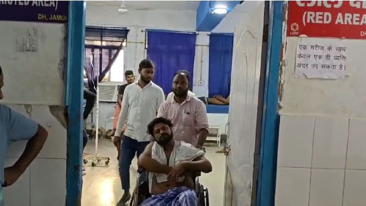 Jamui Crime News : विवाद के बाद युवक पर जानलेवा हमला, एक दर्जन लोगों ने की बेरहमी से पिटाई