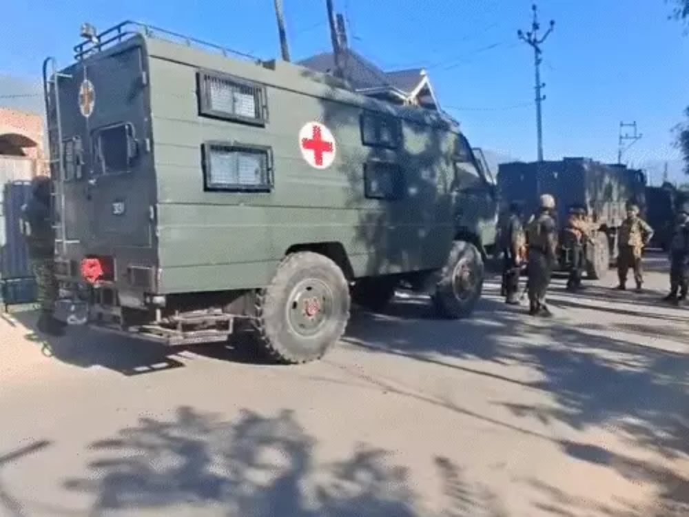 JK Encounter: त्राल के जंगलों में भारतीय सेना का प्रहार, 3 आतंकियों को जहन्नूम की सैर पर भेजा, सर्च अभियान जारी