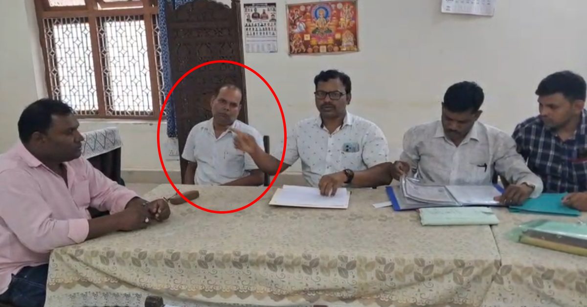 सरकारी स्कूल में लोकायुक्त का छापा: प्रिंसिपल को 4 हजार की रिश्वत लेते दबोचा, टीचर से इस काम के बदले मांगी थी घूस