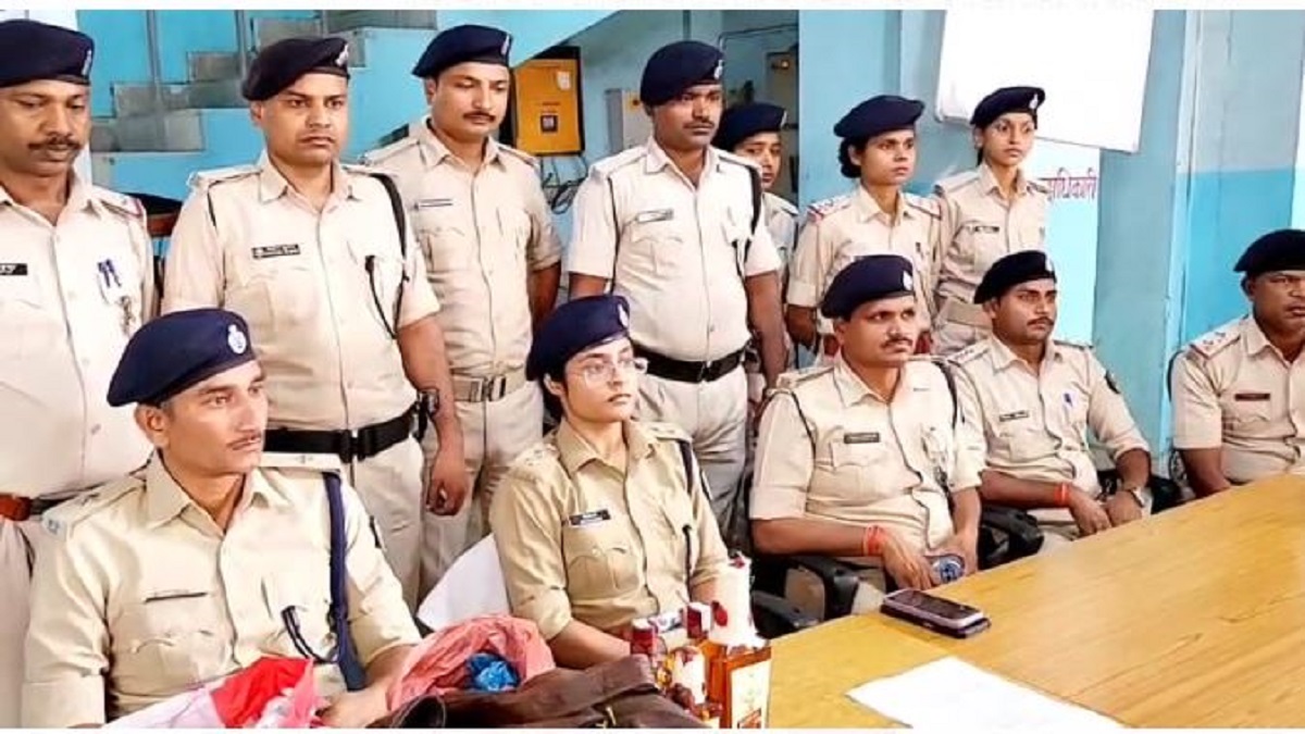 Fake Lady Doctor : नवजात और मां की मौत के बाद फर्जी लेडी डॉक्टर गिरफ्तार, 21 लाख भी बरामद