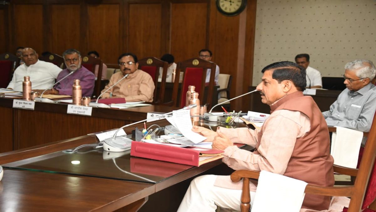 MP Cabinet Decision: इंदौर में होगी रिजनल ग्रोथ कॉन्क्लेव, जंगली हाथियों से बचाव के लिए ग्रामीणों को दी जाएगी ट्रेनिंग, मोहन कैबिनेट के अहम फैसले 
