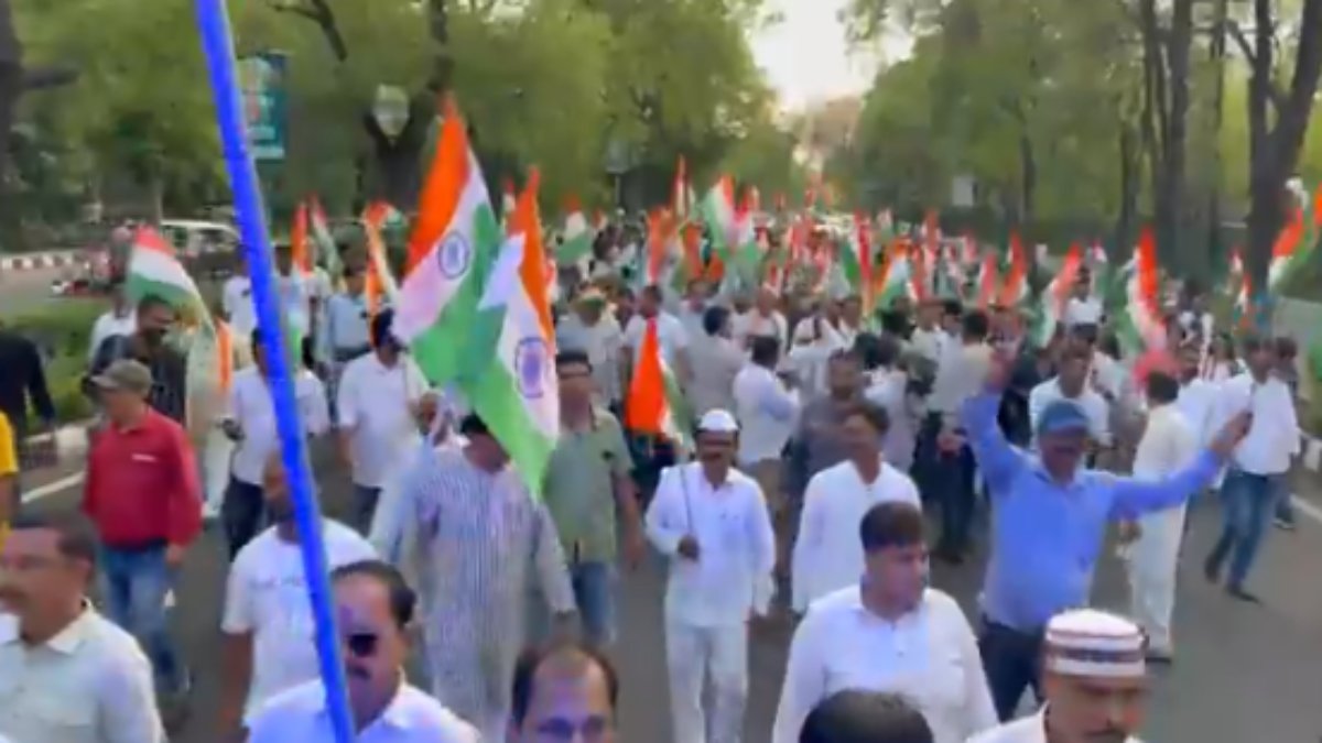 MP कांग्रेस ने ‘ऑपरेशन सिंदूर’ की सफलता पर निकाली तिरंगा यात्रा: दिग्विजय बोले- हम सब एक साथ, PCC चीफ और आरिफ मसूद ने कही ये बात