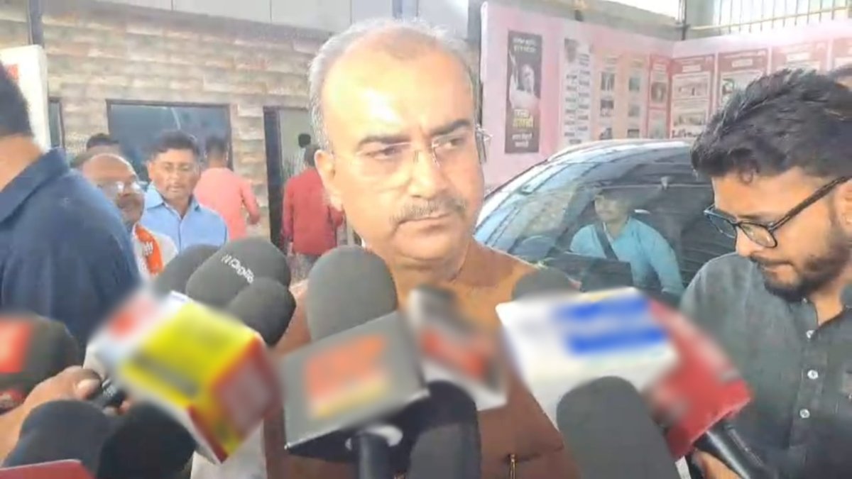 Bihar News: मंत्री मंगल पांडे का बड़ा बयान, कहा- पाकिस्तान से बात अब Pok को लेकर ही होगी