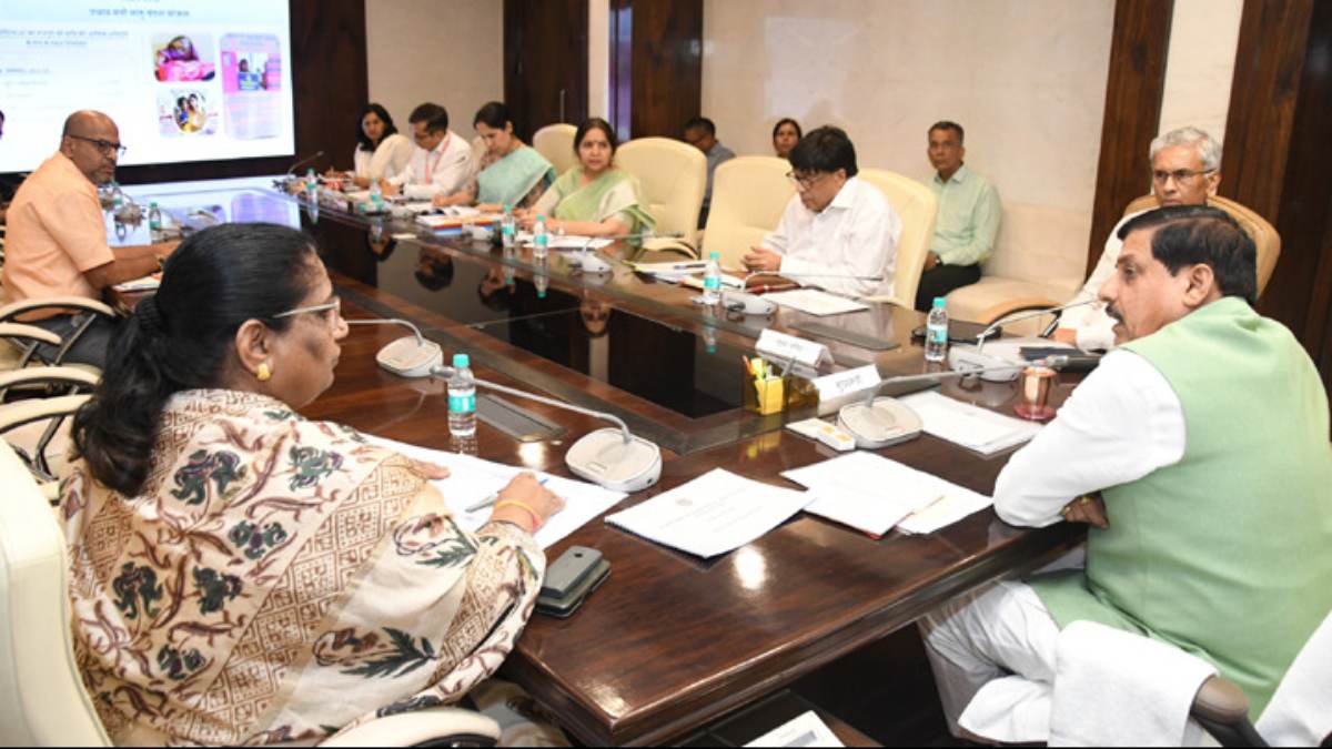 महिला एवं बाल विकास विभाग की समीक्षा: CM डॉ मोहन बोले- कामकाजी महिलाओं के लिए हॉस्टल उपलब्ध कराएं, कुपोषण मुक्त झाबुआ के ‘मोटी आई’ नवाचार की हुई सराहना