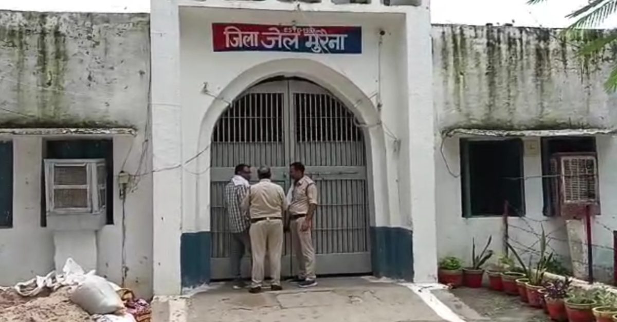 जेल में दो बंदी आपस में भिड़े: छुड़ाने पहुंचे जेल प्रहरियों की कर दी पिटाई, चार घायल