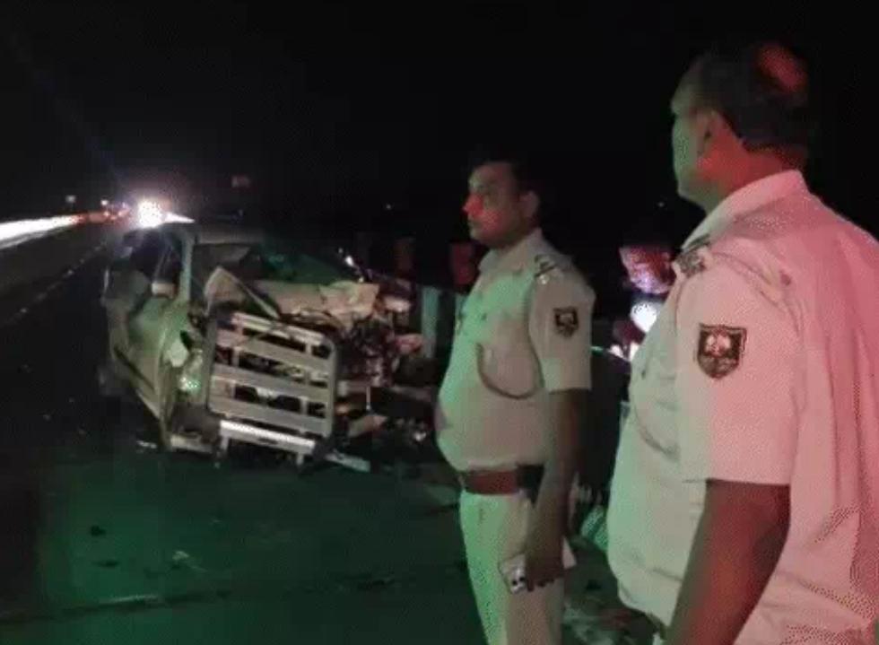 Bihar Breaking: सड़क हादसे में सुप्रीम कोर्ट के वकील की मौत, कार को ट्रक ने मारी टक्कर, पत्नी और ड्राइवर गंभीर