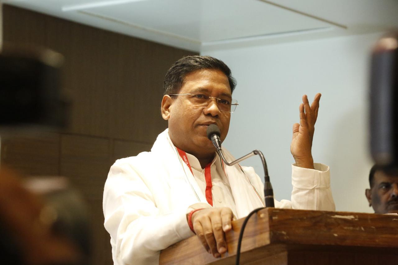 Bihar News: संतोष सुमन ने तेजस्वी यादव पर बोला हमला, कहा- ‘तेजस्वी को लेकर महागठबंधन के दलों में भारी असमंजस है’