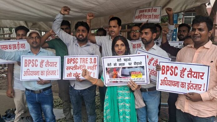 Bihar News: सप्लीमेंट्री रिजल्ट की मांग को लेकर BPSC TRE 3.0 के अभ्यर्थियों का धरना प्रदर्शन जारी