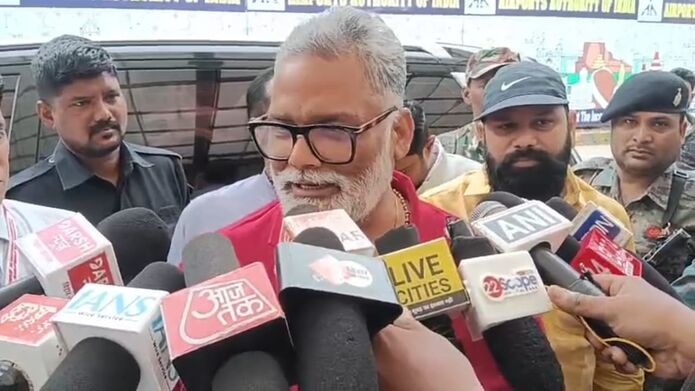 Bihar News: सांसद पप्पू यादव ने लालू-नीतीश पर बोला हमला, कहा- ’15 साल पहले भी लालू यादव की सरकार रही और 15 साल से नीतीश कुमार की सरकार है, लेकिन यह दुर्भाग्य है कि सरकारी अस्पतालों की स्थिति गड़बड़ है’
