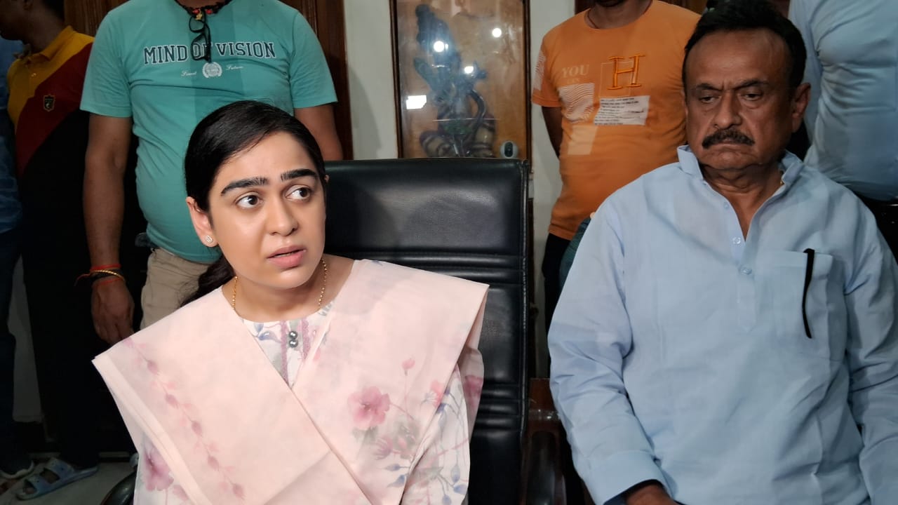 Bihar News: ‘मेरी जिंदगी क्यों बर्बाद की गई, तेजस्वी बताएं मेरा क्या होगा?’, तेजप्रताप की पत्नी का बड़ा बयान, ऐश्वर्या बोंली- ‘चुनाव को लेकर ये लोग ड्रामा कर रहे हैं’