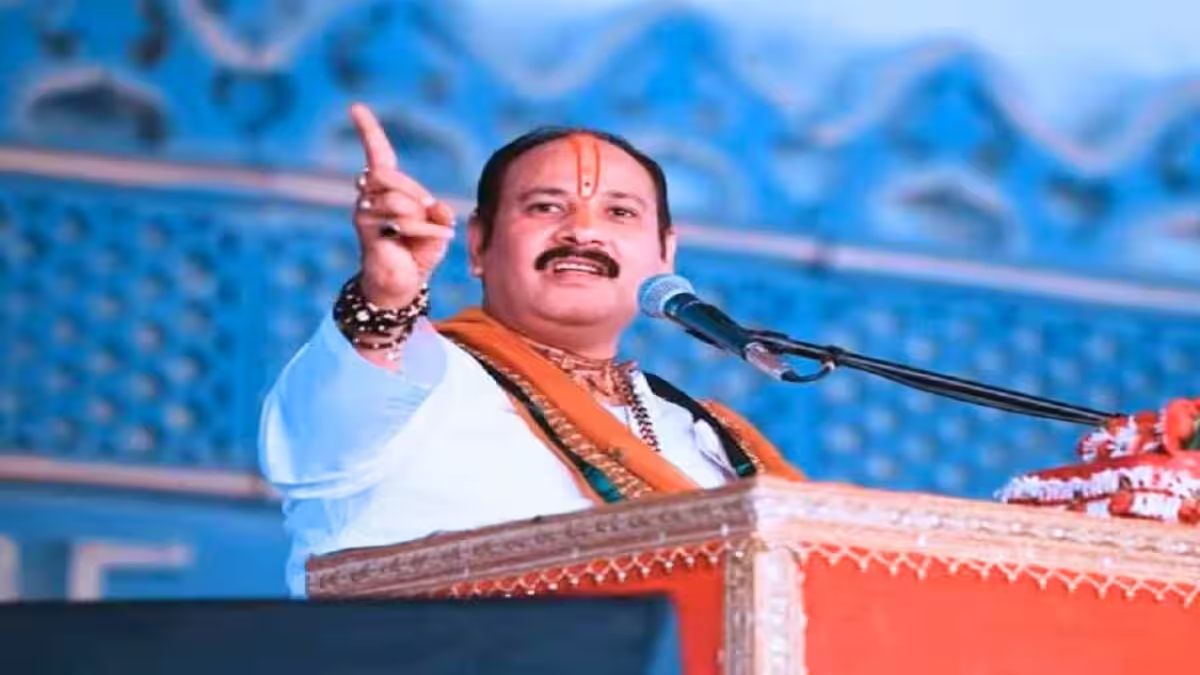 कथावाचक पंडित प्रदीप मिश्रा ने फिर क्यों मांगी माफी ? कहा- किसी के दिल को ठेस पहुंची है तो क्षमा चाहता हूं