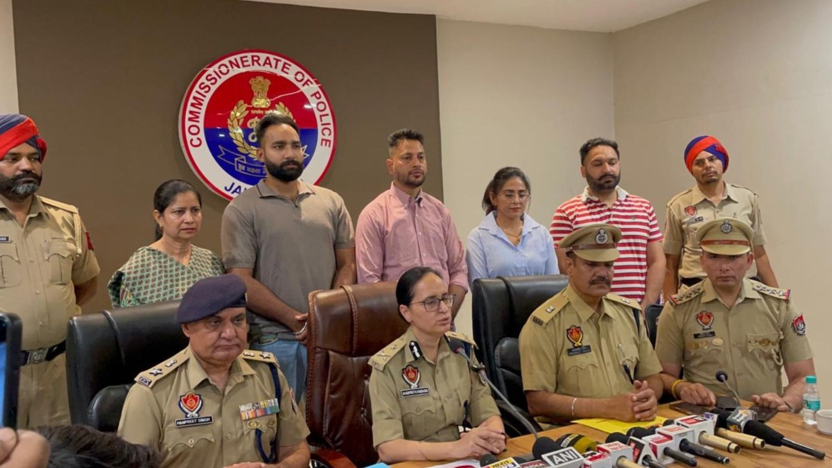 Punjab News : नशे के सौदागरों पर पुलिस ने कसा शिकंजा, 13 किलो हेरोइन के साथ 2 आरोपी गिरफ्तार 