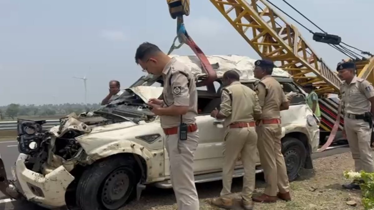 MP में पलटी बिहार STF की गाड़ी: अपराधी को पकड़ने गुजरात जा रही थी टीम, SI और आरक्षक की मौत, 4 जवान गंभीर घायल