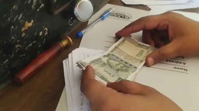 ACB Action: 25 हजार घूस लेते पकड़ा गया तहसीलदार और गार्ड अरेस्ट
