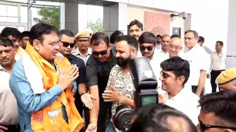 Rajasthan News: PM मोदी के दौरे से पहले बीकानेर पहुंचे CM भजनलाल शर्मा, करणी माता मंदिर में किए दर्शन