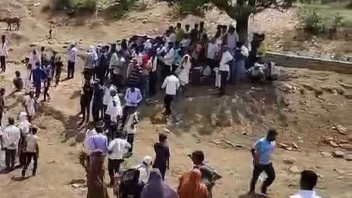 Rajasthan News: तालाब में अचानक 70 भैंसों की मौत, मुआवजे की मांग पर अड़े ग्रामीण